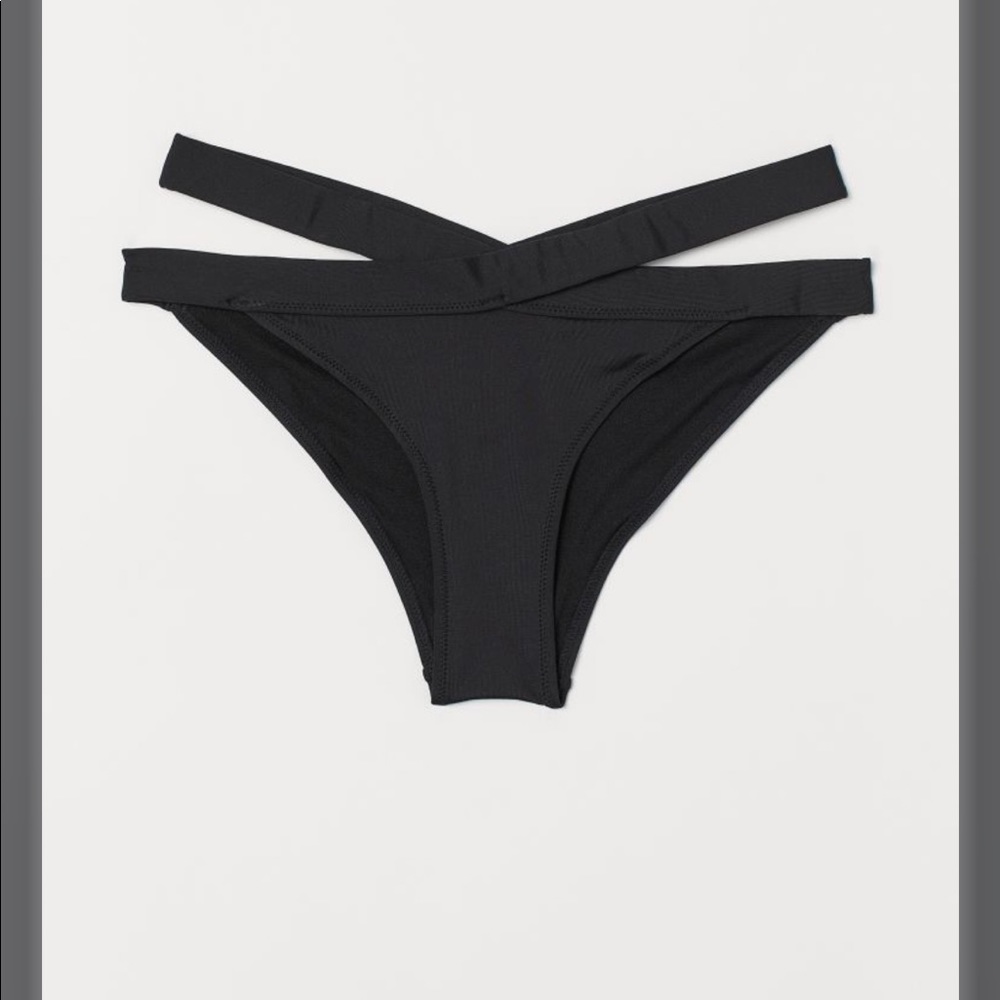 H&M BLACK CHEEKY BIKINI BOTTOMS SIZE 4